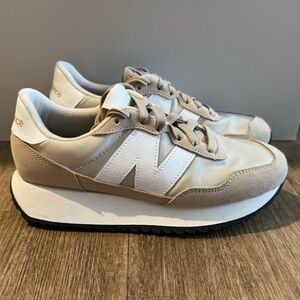Like NEW Women’s New Balance 237 in neutrals beige tan white
